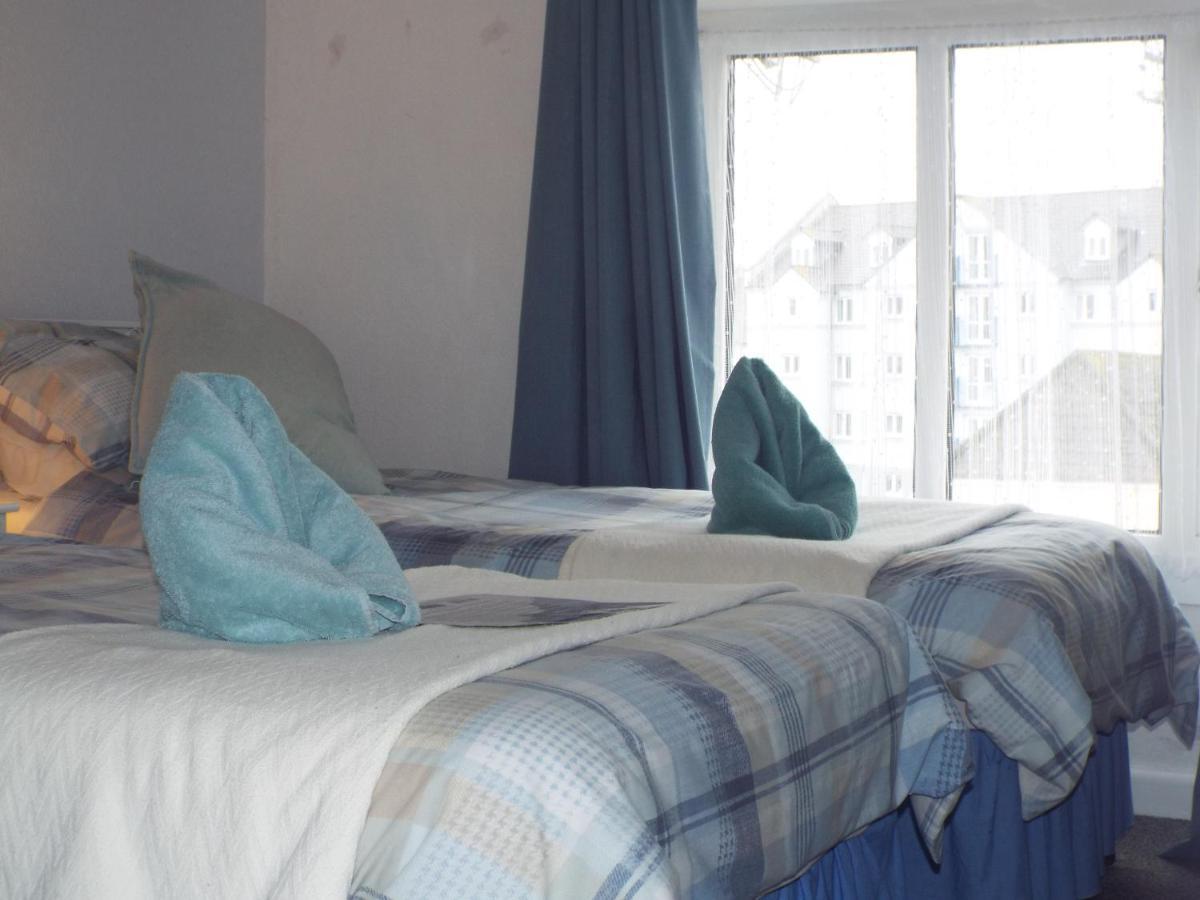 Corner House 3*